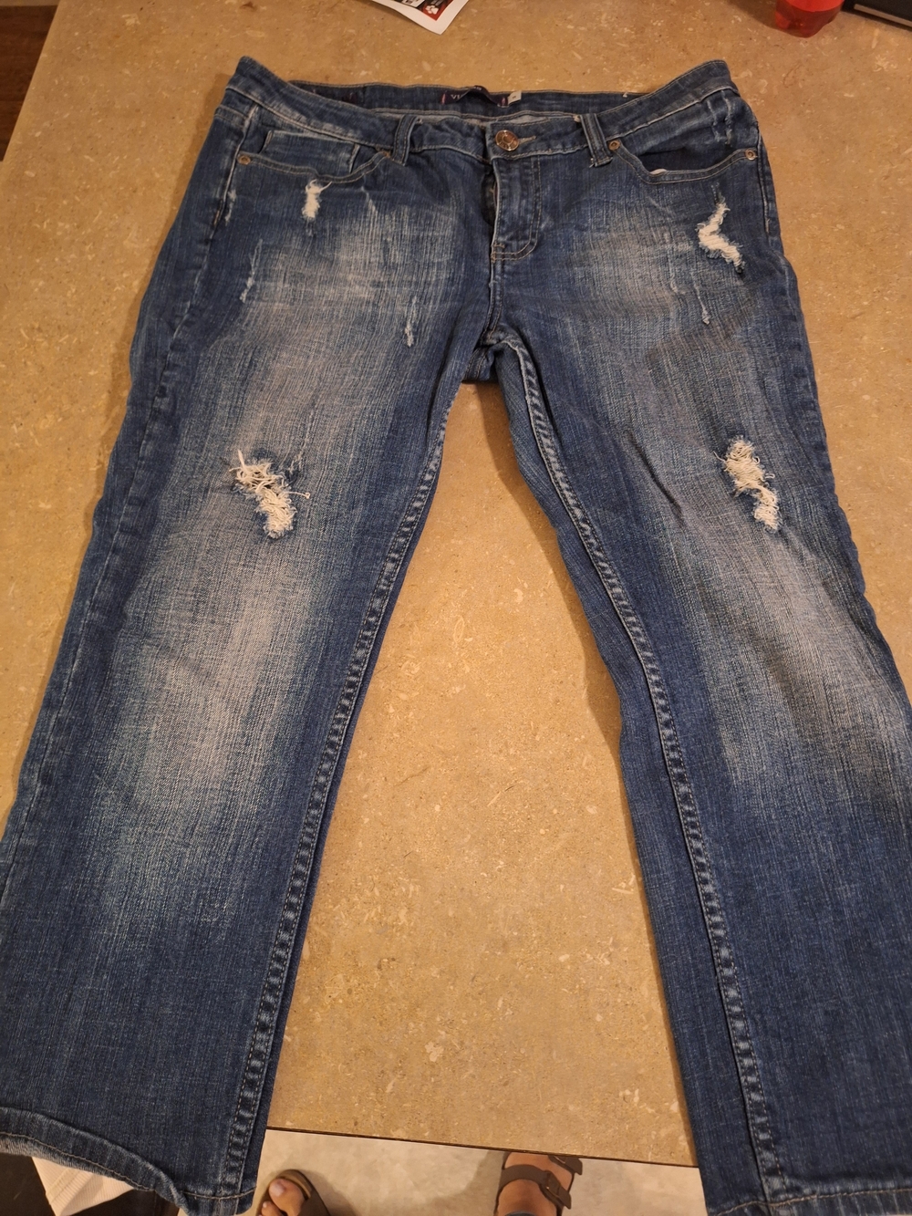 Vigoss Distressed Boyfriend Capri Jeans in Medium Blue